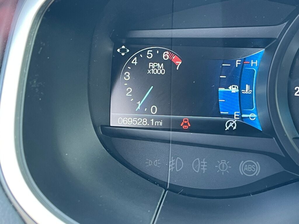 2020 Ford Edge ST photo 16