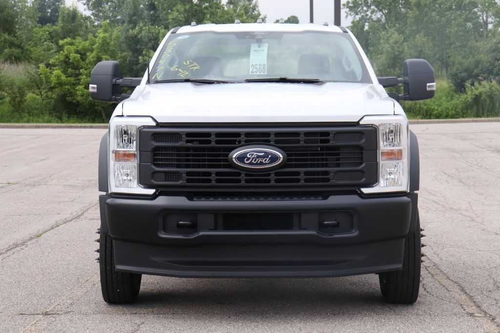 2025 Ford F-550 photo 2