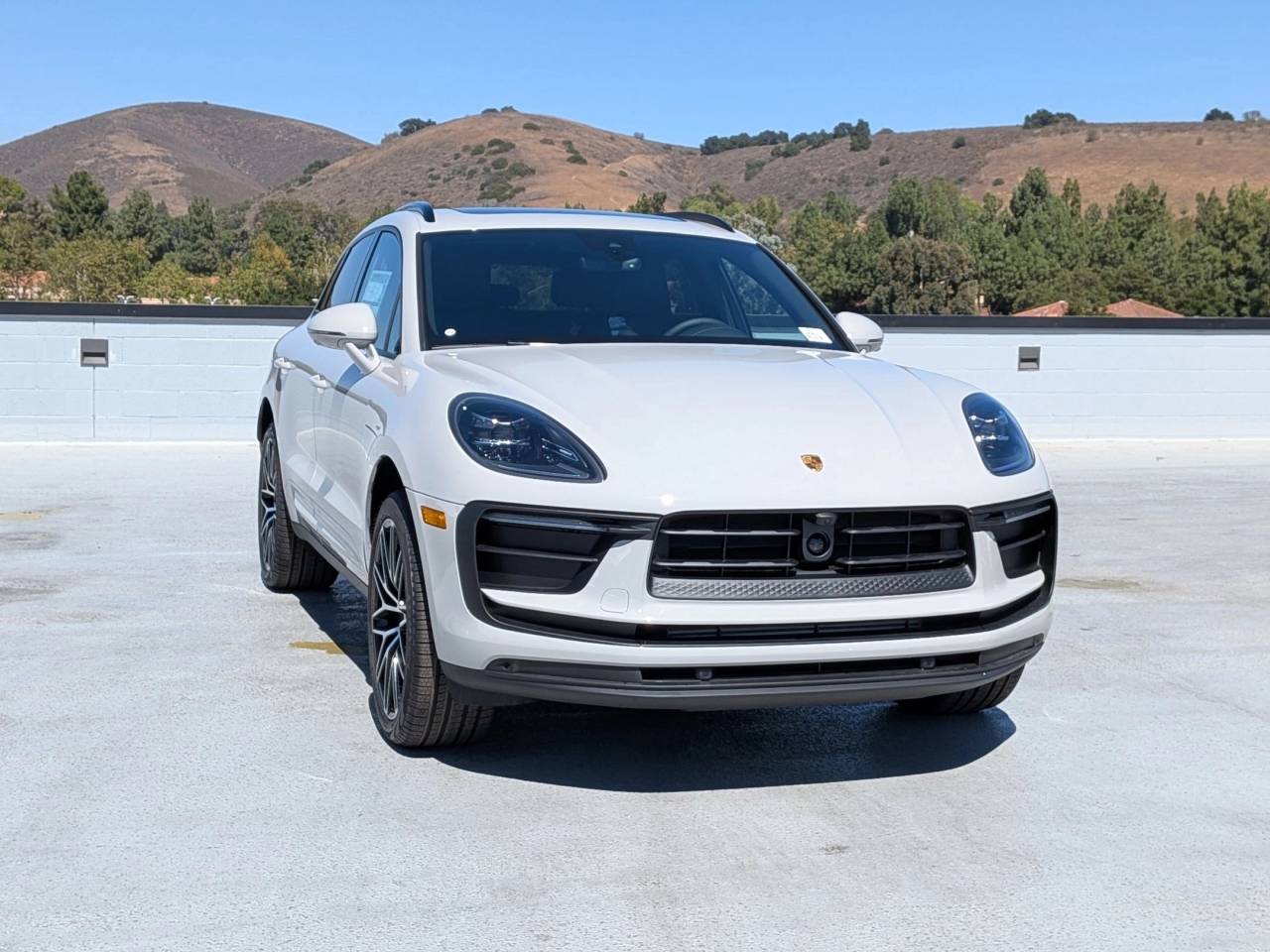 2025 Porsche Macan T photo 7