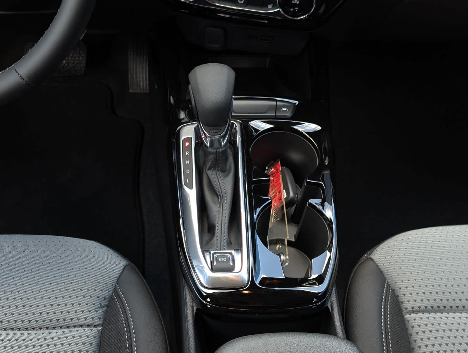 2025 Chevrolet Trax LT photo 17