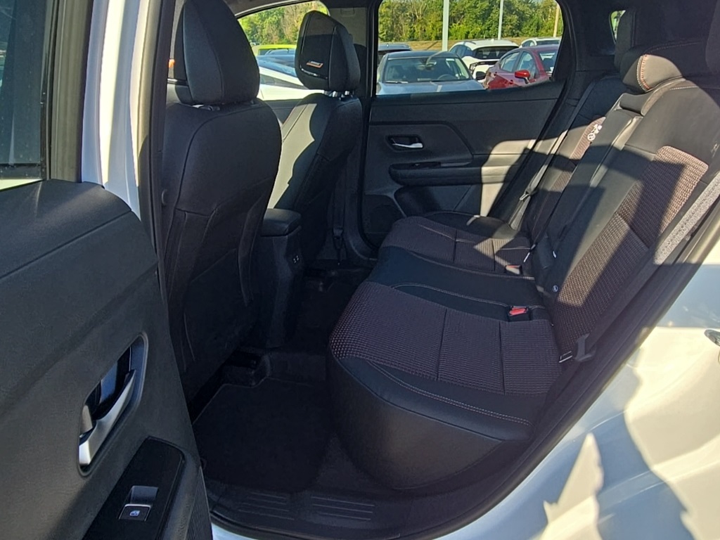 2026 Nissan Kicks SR photo 25