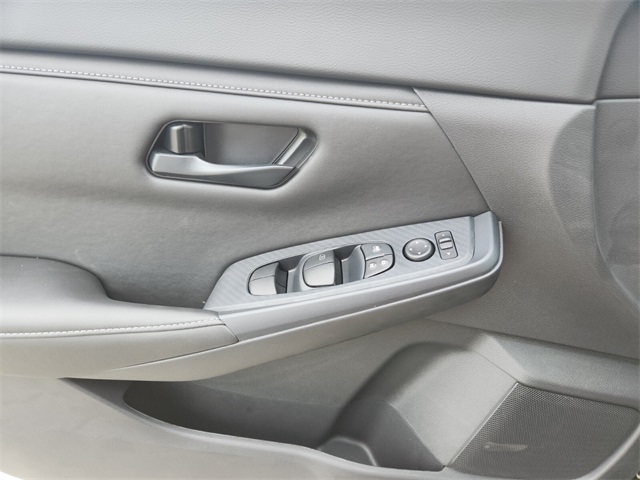 2025 Nissan Sentra S photo 18