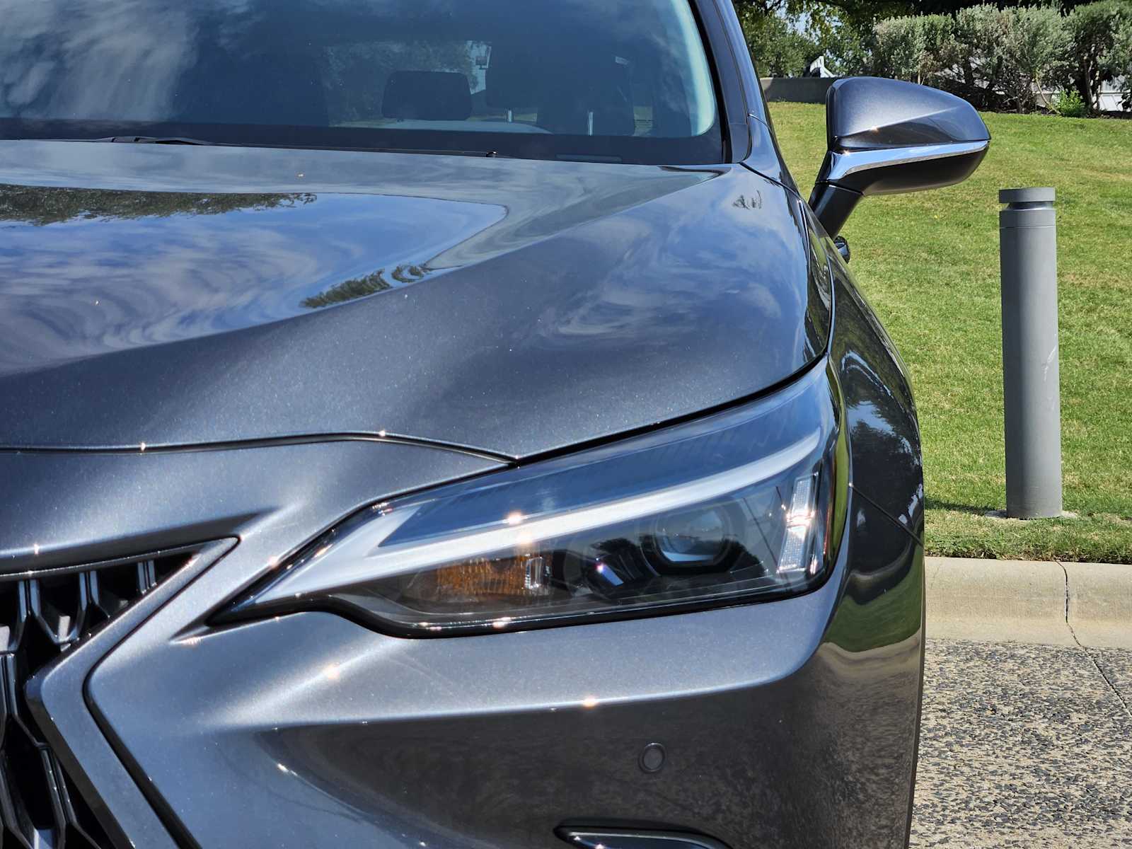 2025 Lexus NX 250 Premium photo 2