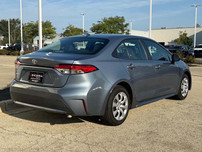2022 Toyota Corolla LE photo 3