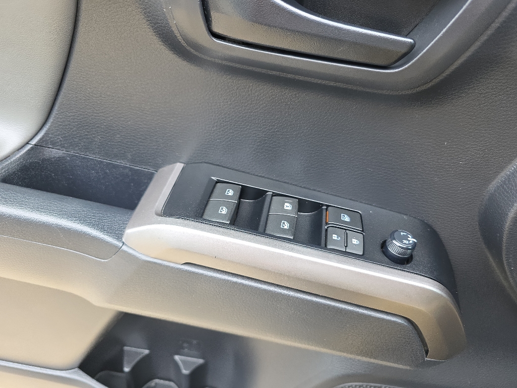 2022 Toyota Tacoma SR5 photo 32