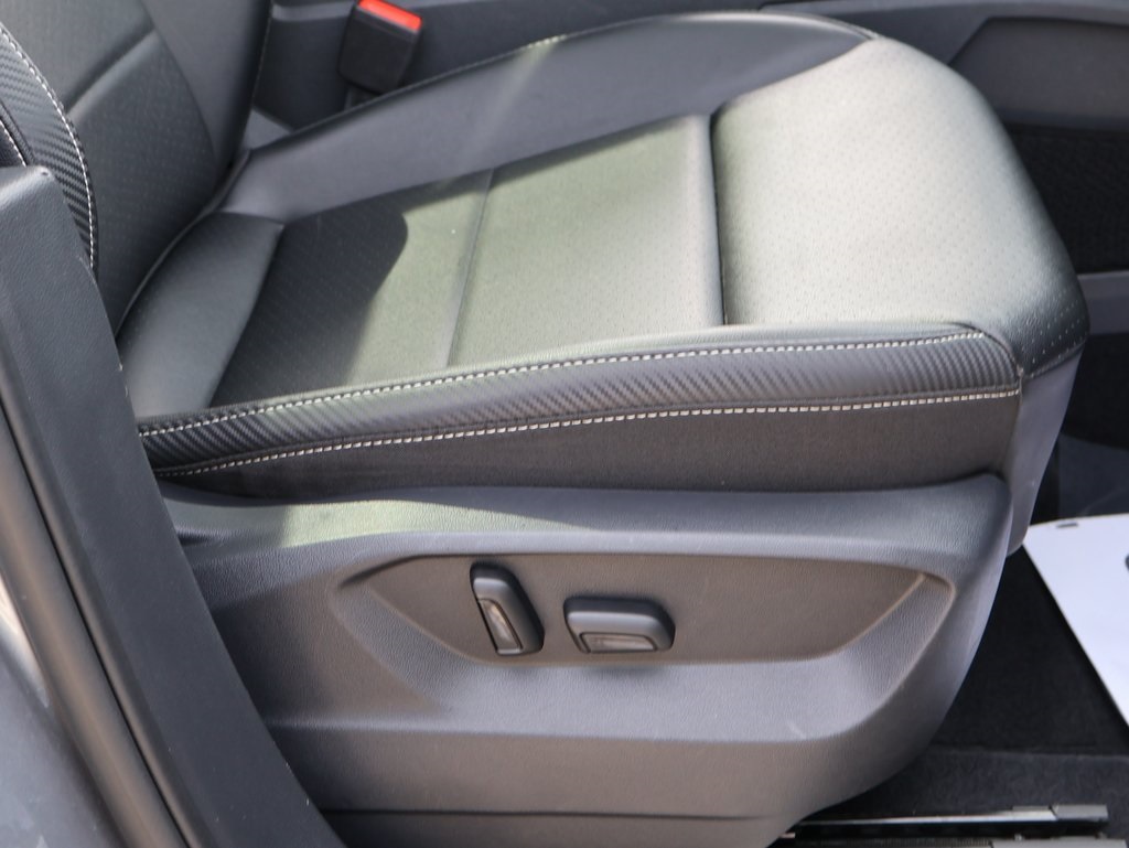 2023 Volkswagen Atlas Cross Sport V6 SEL R-Line photo 10