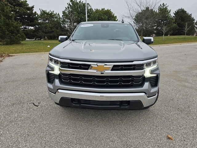 2023 Chevrolet Silverado 1500 LT photo 2