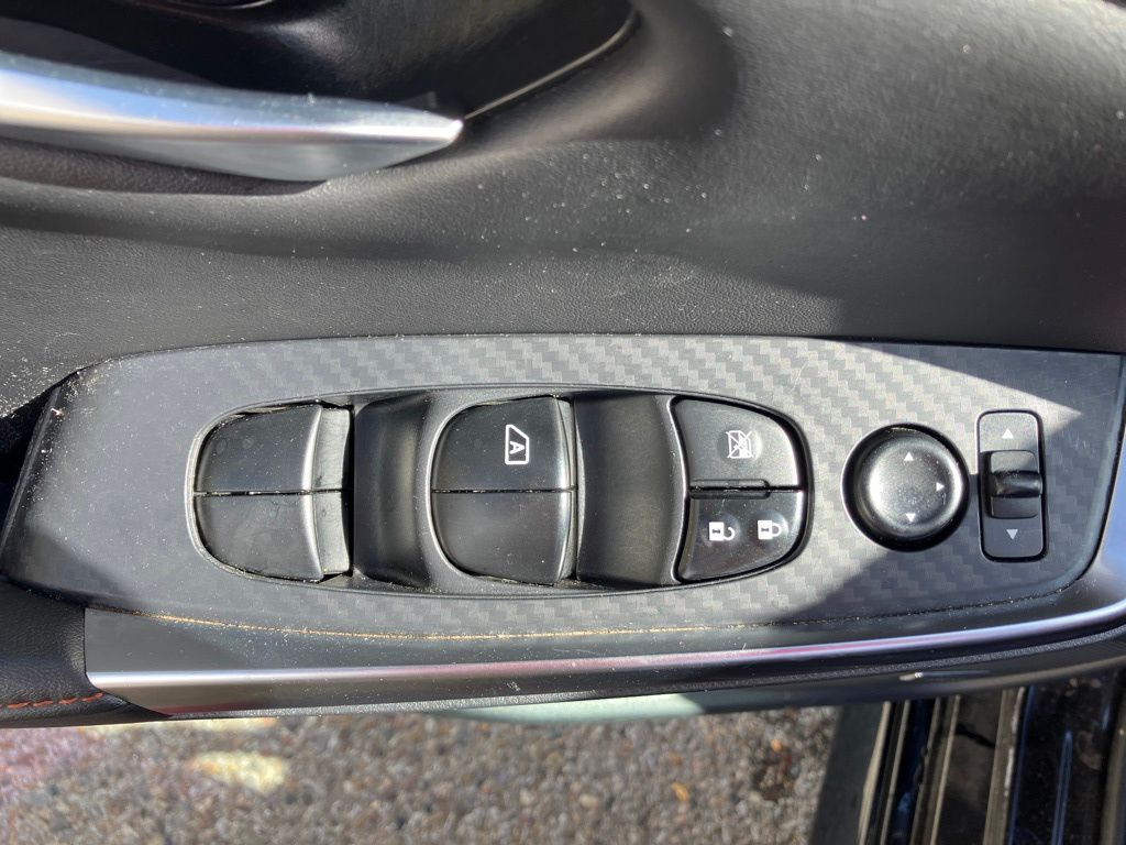 2022 Nissan Sentra SR photo 9