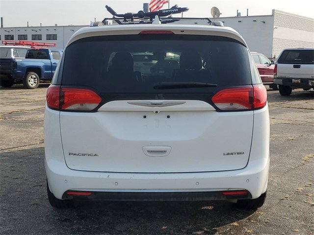 2019 Chrysler Pacifica Limited photo 3