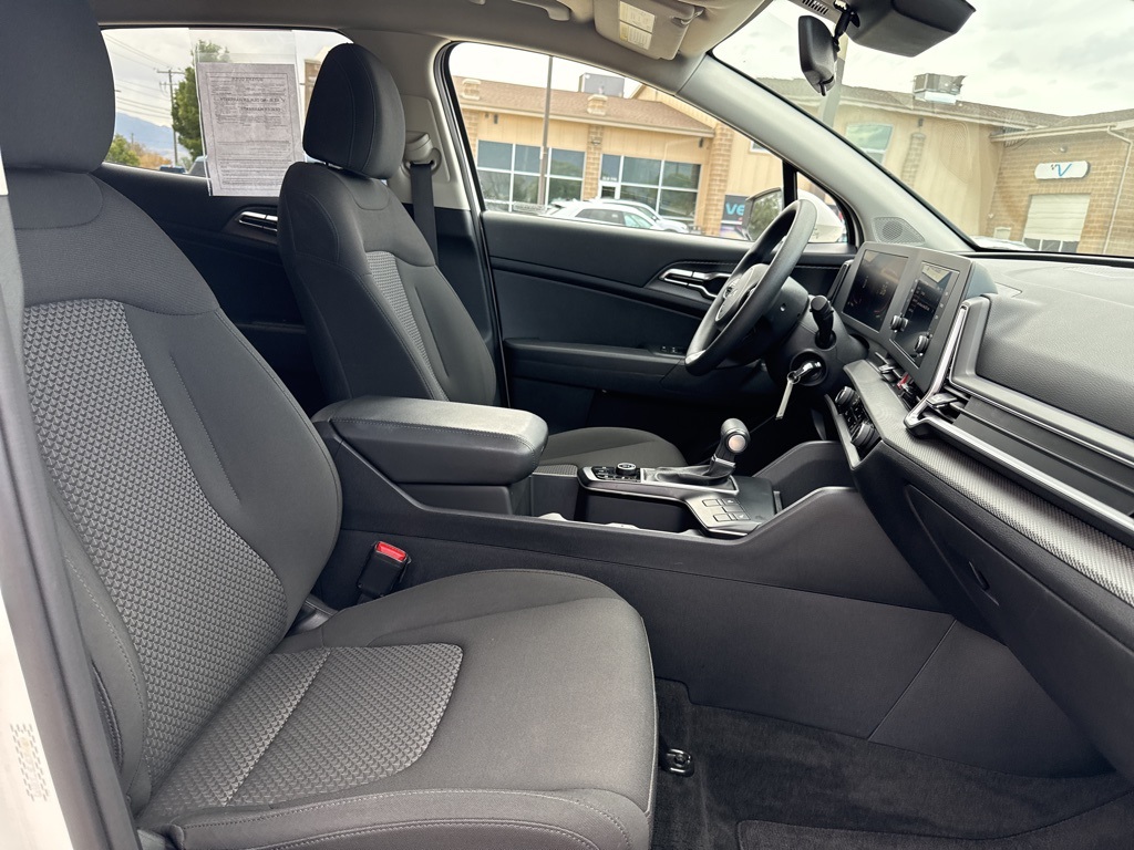 2024 Kia Sportage LX photo 12