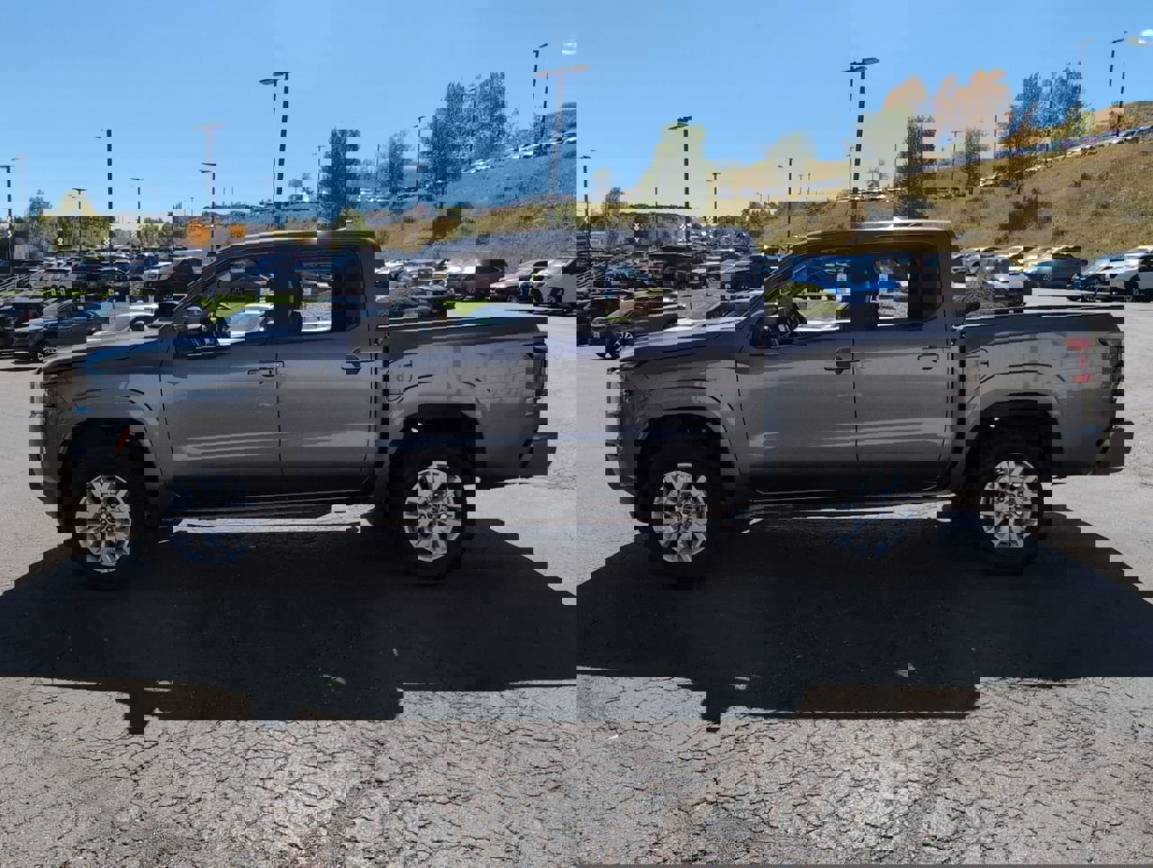 2024 Nissan Frontier SV photo 4