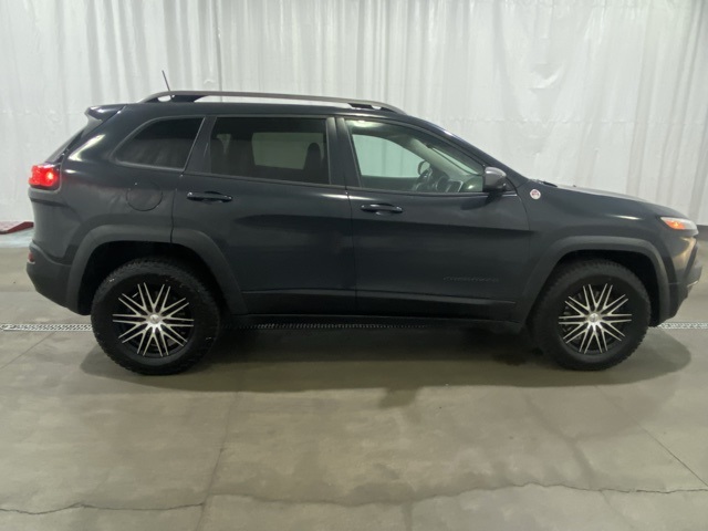 Used 2016 Jeep Cherokee Trailhawk with VIN 1C4PJMBS7GW226500 for sale in Grants Pass, OR