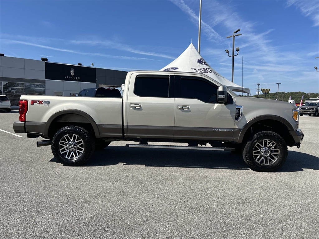 2017 Ford F-250 Lariat photo 2