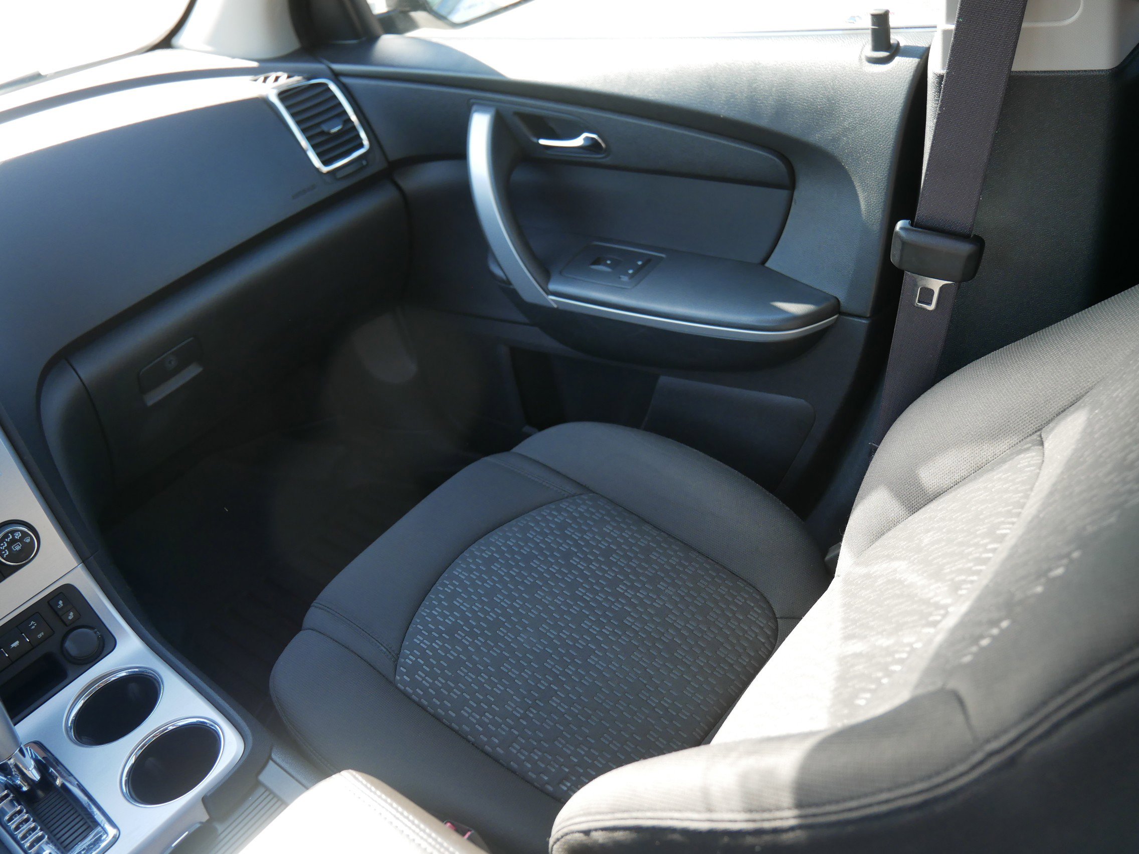 2011 Gmc Acadia SLE photo 24