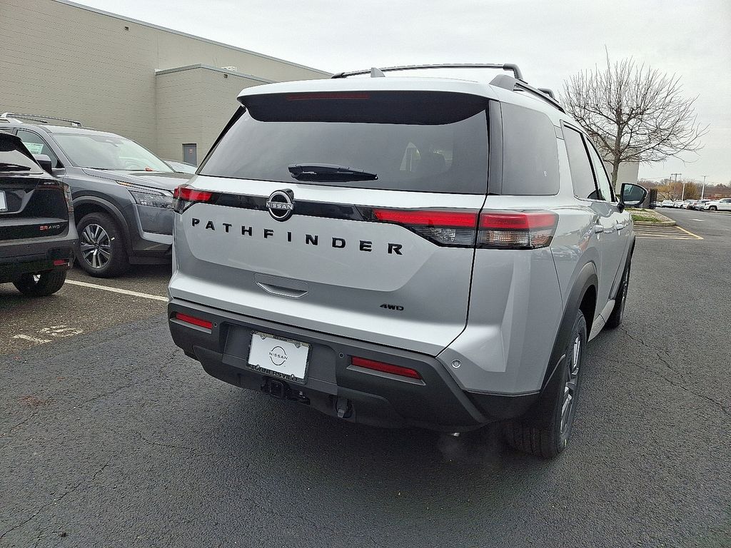 2025 Nissan Pathfinder SV photo 3