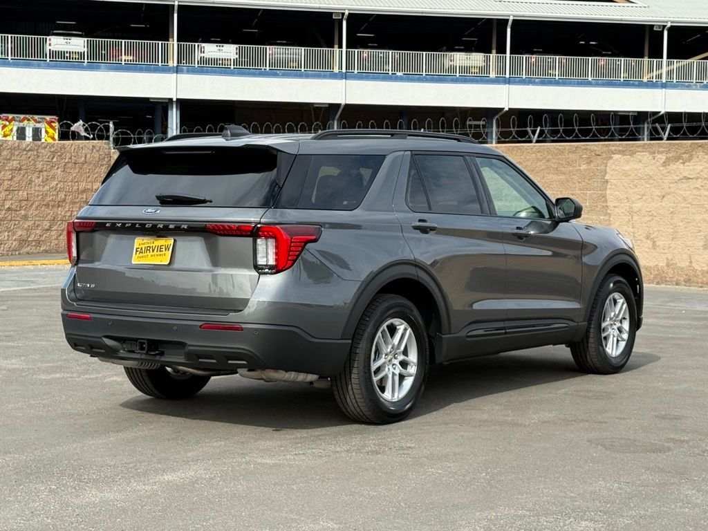 2026 Ford Explorer photo 2