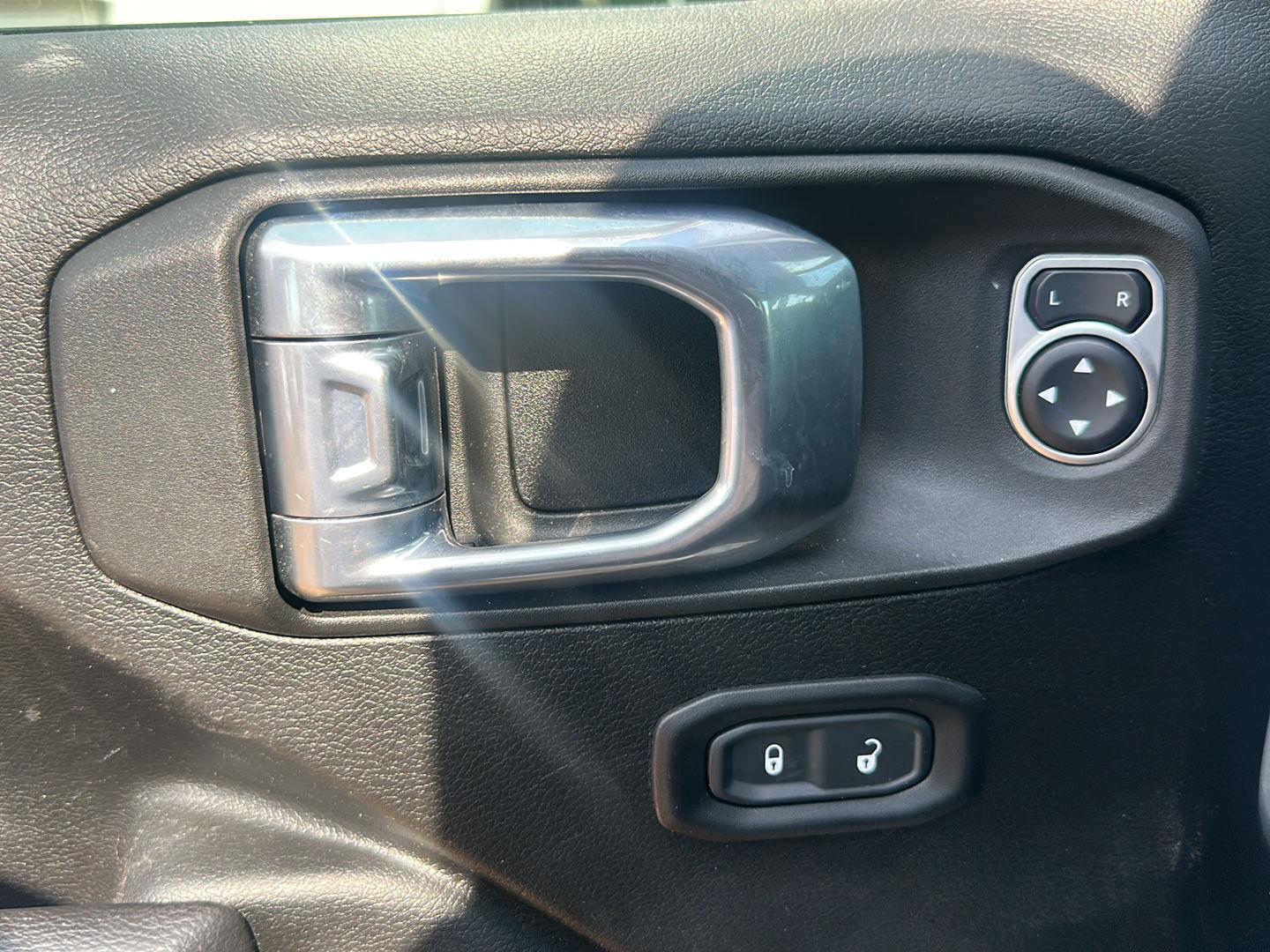 2023 Jeep Wrangler 4xe Rubicon photo 21