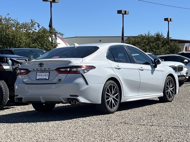 2023 Toyota Camry SE photo 3