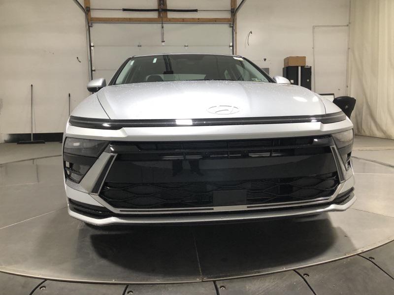 2026 Hyundai Sonata SEL Sport photo 2