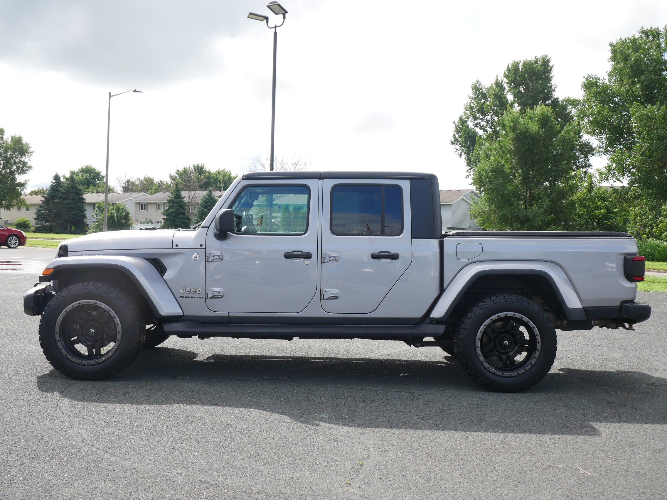 Used 2020 Jeep Gladiator Overland with VIN 1C6HJTFG4LL172595 for sale in Hastings, Minnesota