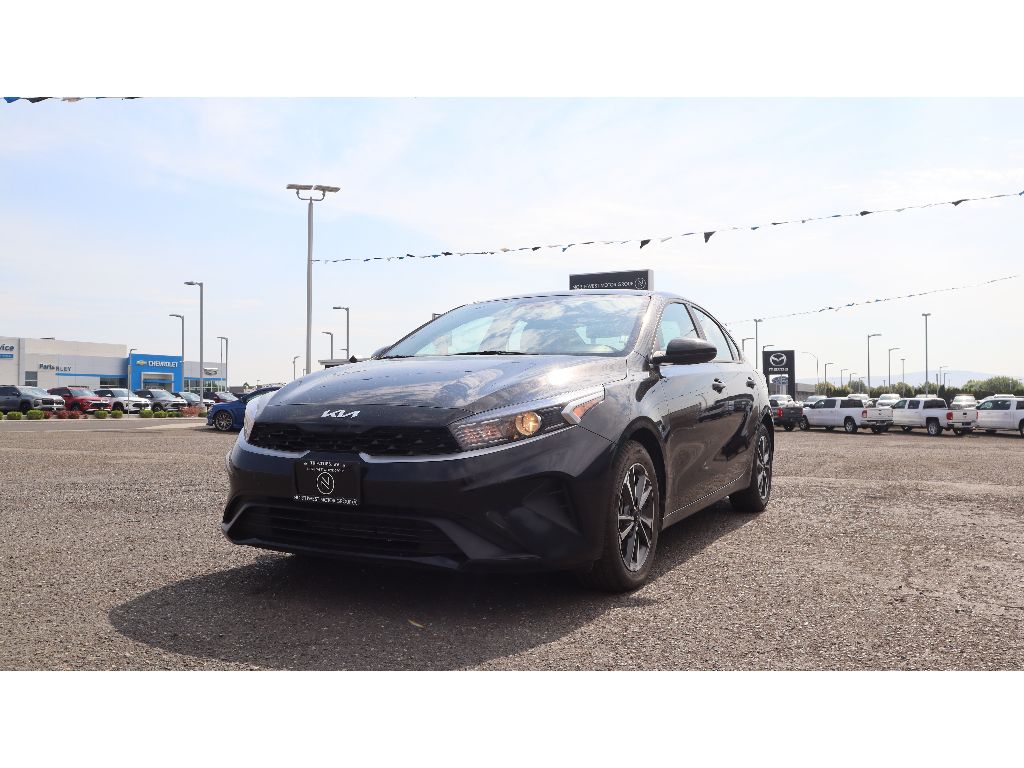 2023 Kia Forte LXS photo 3
