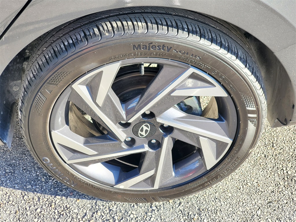 2025 Hyundai Elantra SEL Convenience photo 3