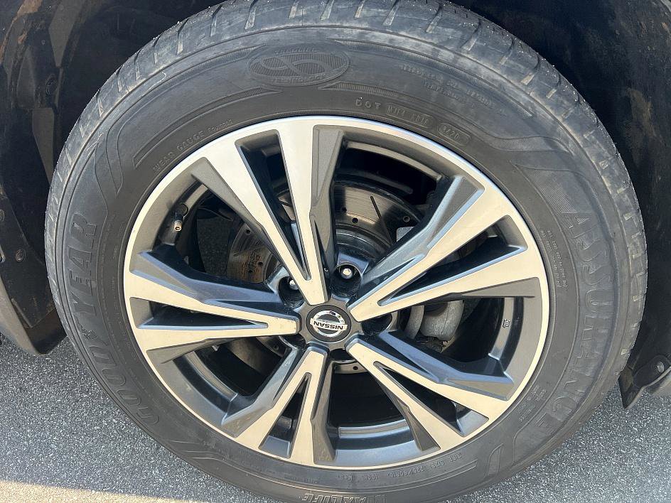 2019 Nissan Rogue SV photo 12
