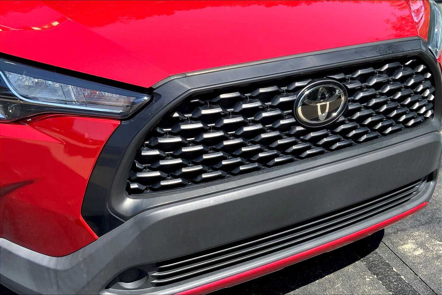 2022 Toyota Corolla Cross LE photo 27