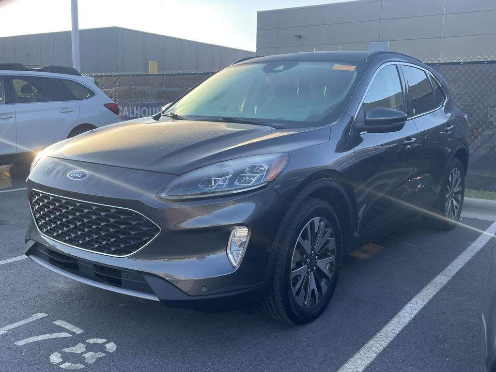2020 Ford Escape Titanium photo 2