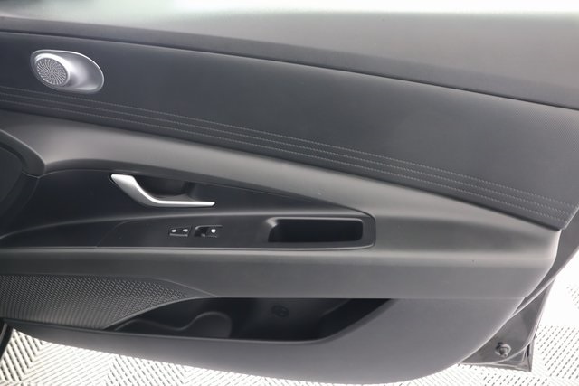 2023 Hyundai Elantra SEL photo 24