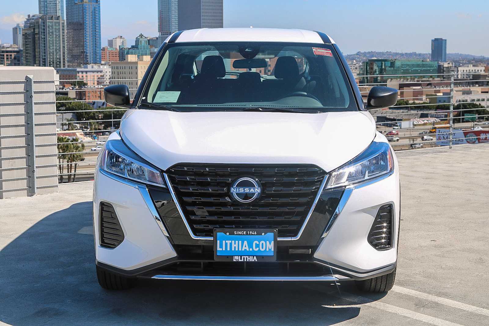2025 Nissan Kicks Play S photo 2