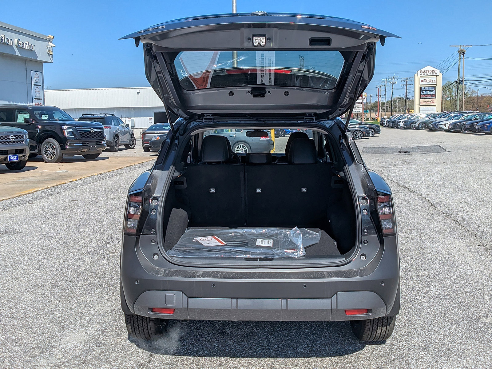 2025 Nissan Kicks SR photo 25