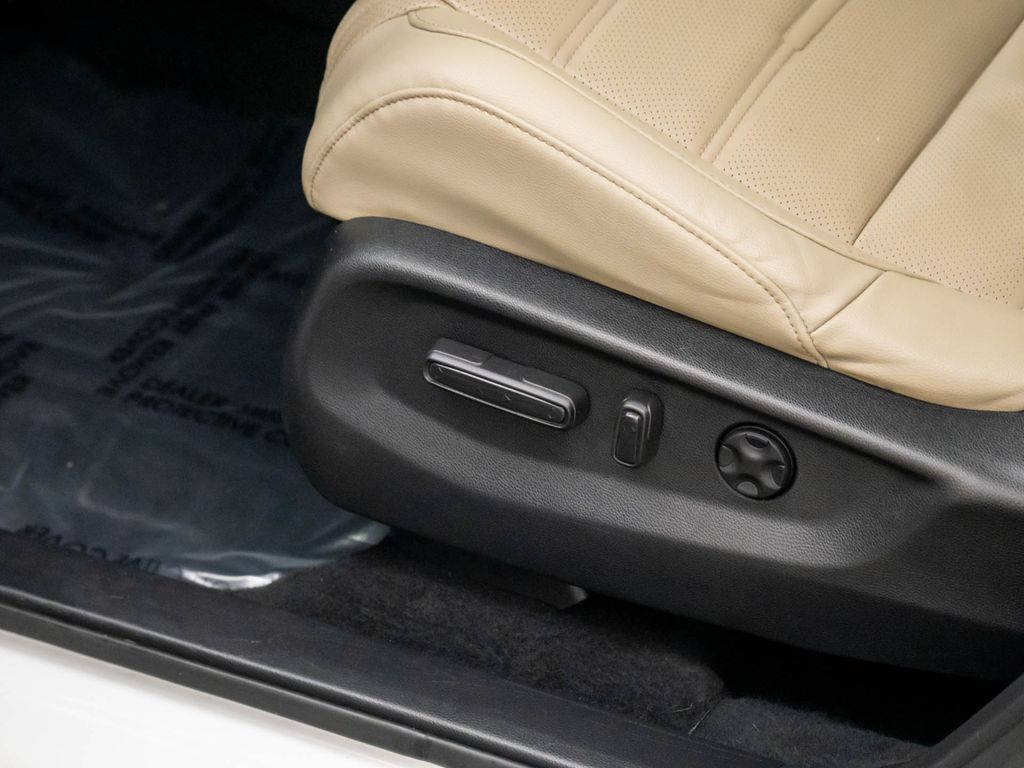 2019 Honda CR-V Touring photo 10