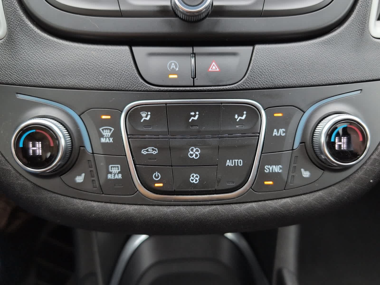 2024 Chevrolet Malibu 1LT photo 3