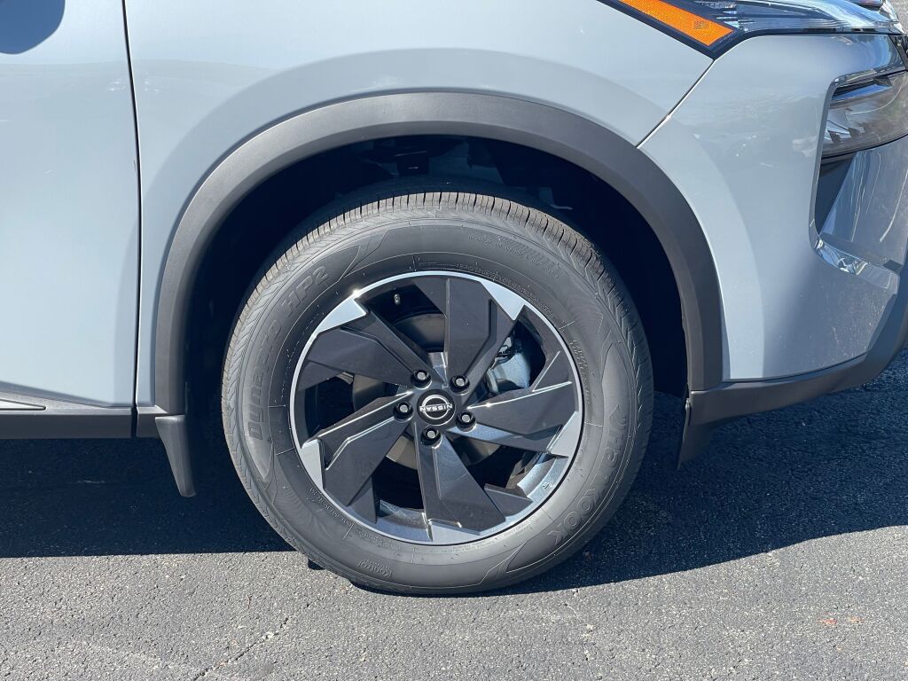 2026 Nissan Rogue SV photo 17