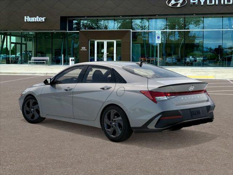 2026 Hyundai Elantra SEL Sport photo 3