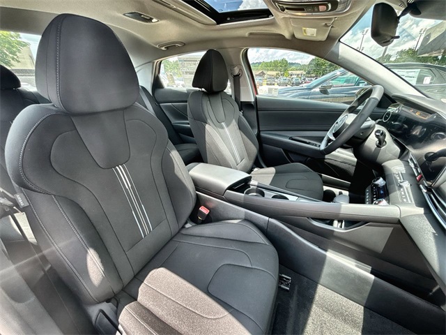 2024 Hyundai Elantra SEL Convenience photo 24