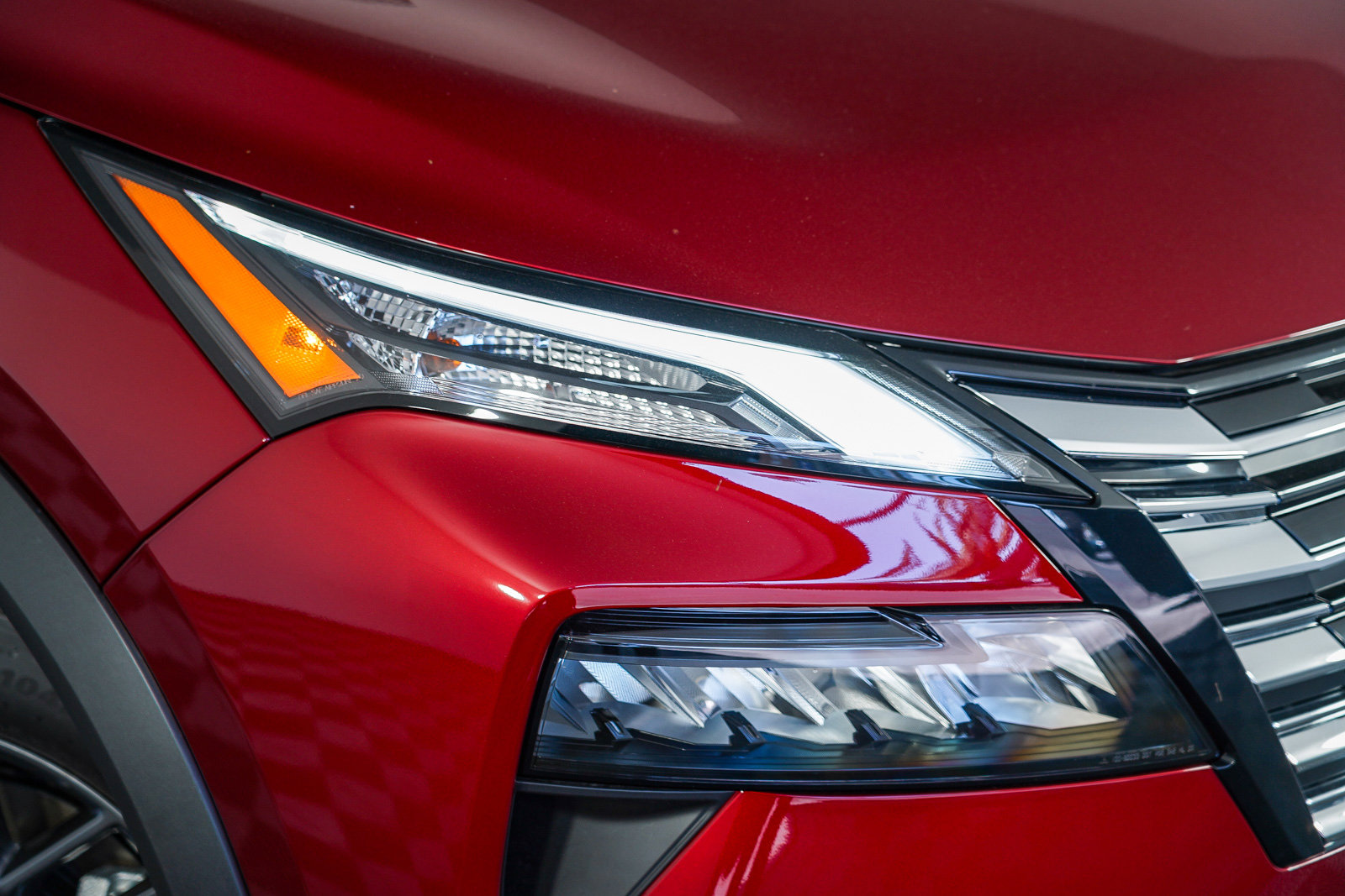 2025 Nissan Rogue S photo 2