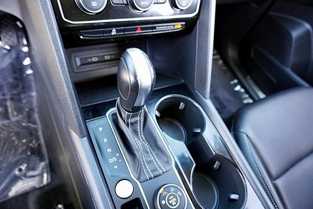 Used 2022 Silver Volkswagen 3.6L V6 SE w/Technology image 32