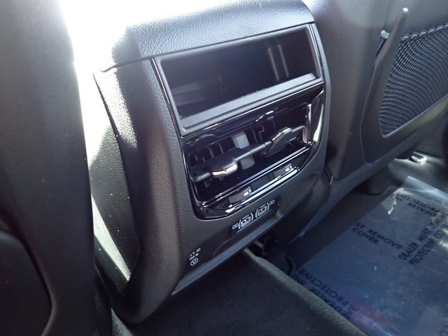 2025 Jeep Grand Cherokee Altitude photo 13