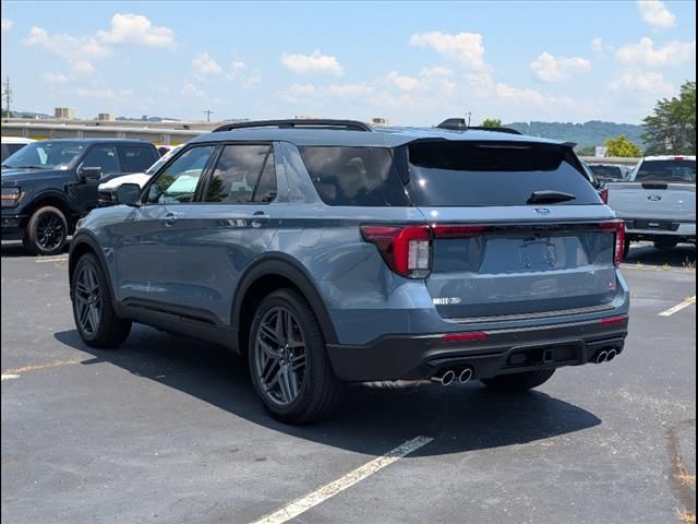 2025 Ford Explorer ST photo 4
