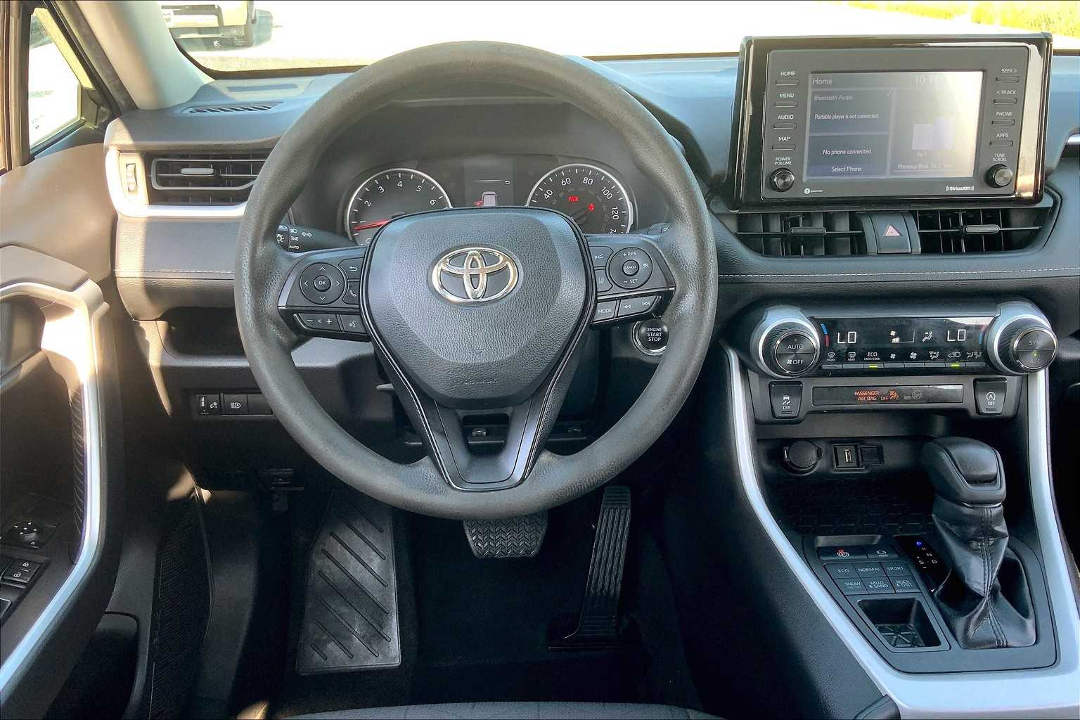 2022 Toyota RAV4 XLE photo 4