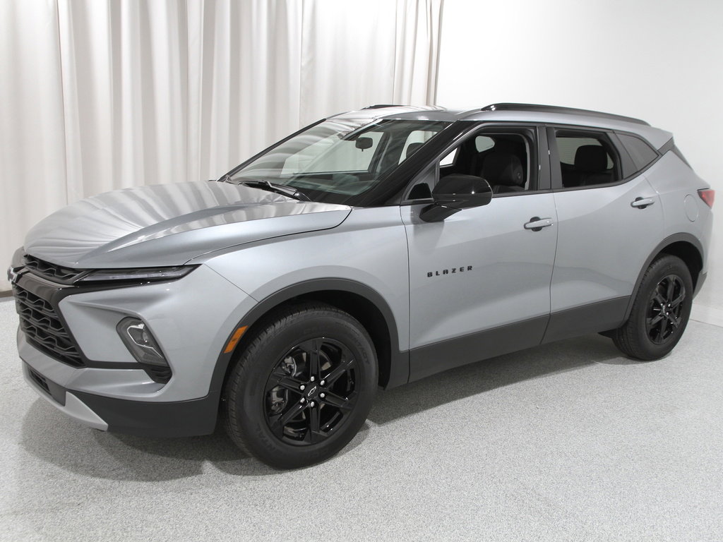 2025 Chevrolet Blazer 2LT photo 2