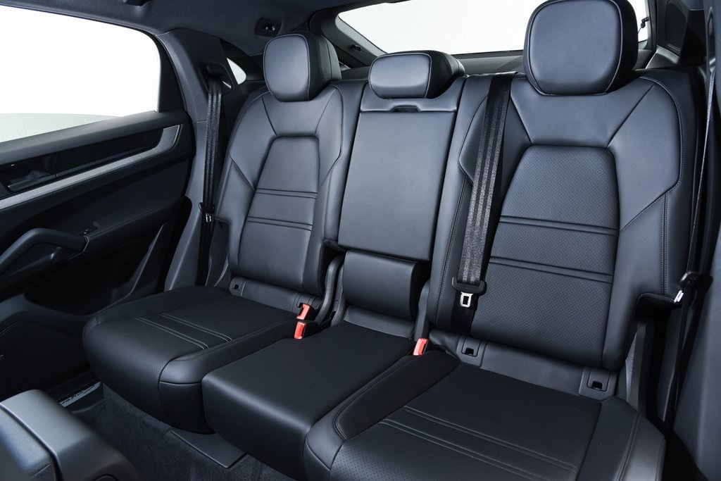 2025 Porsche Cayenne Coupe photo 34