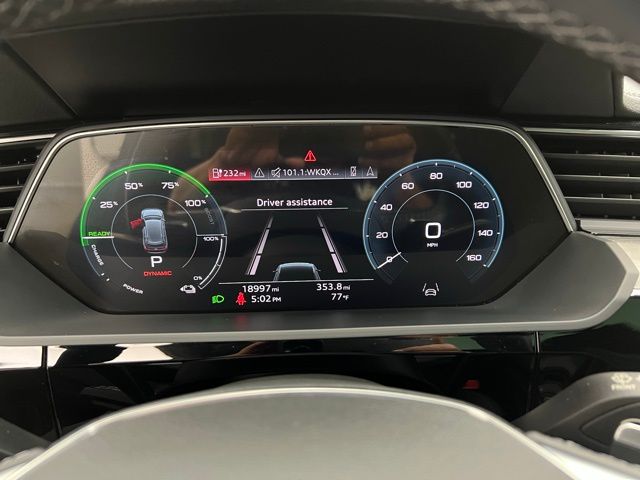 2022 Audi e-tron Premium photo 24