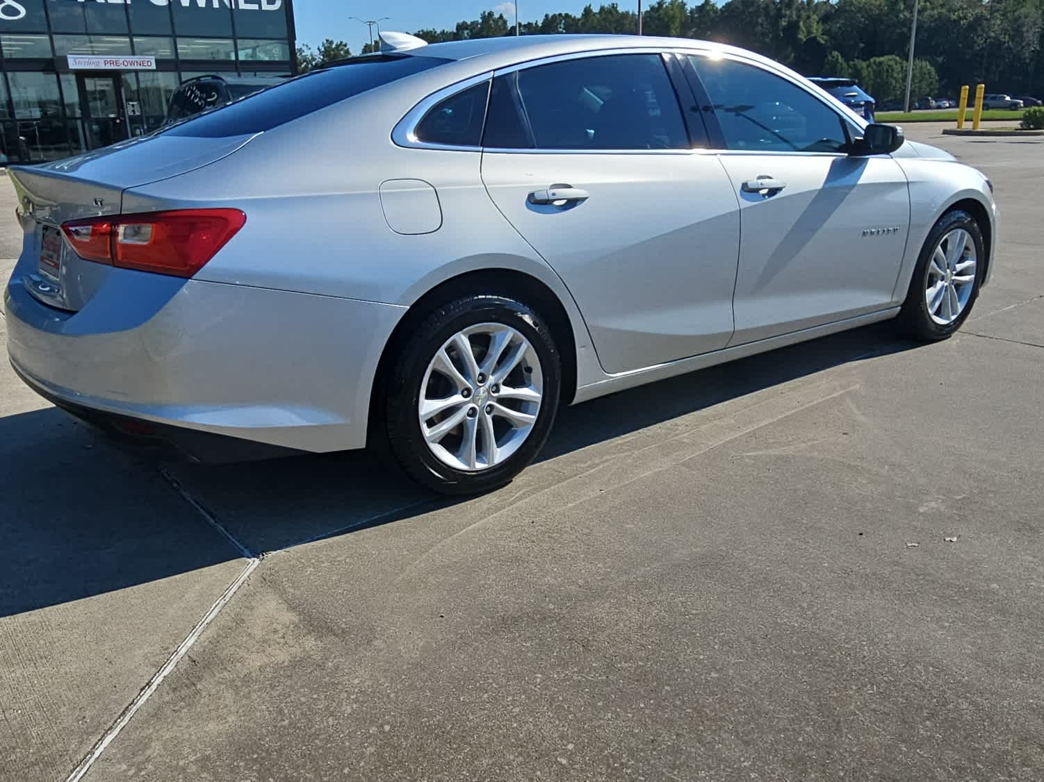 2017 Chevrolet Malibu 1LT photo 3