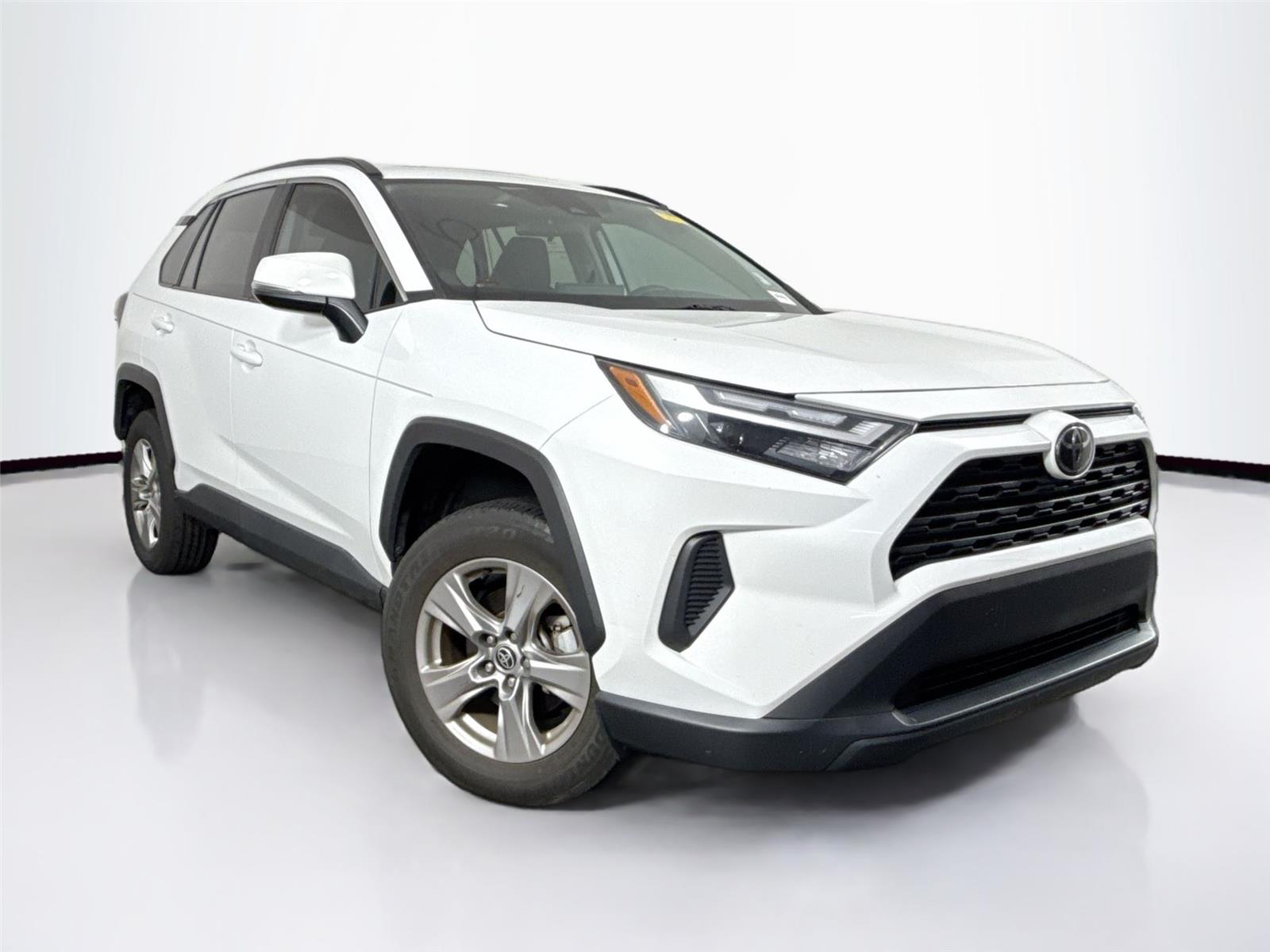 2022 Toyota RAV4 XLE photo 4