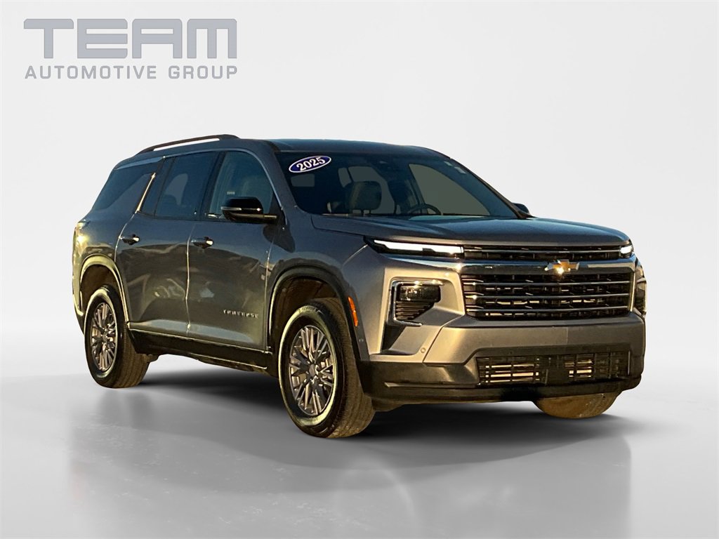 2025 Chevrolet Traverse LT's photo