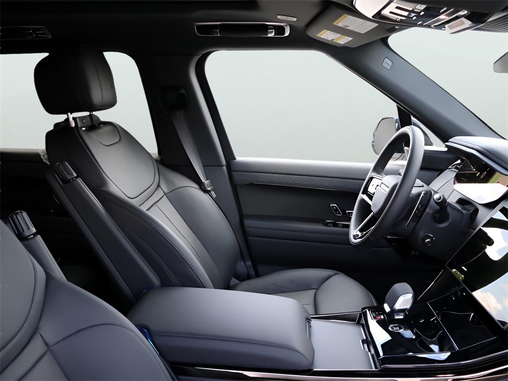 2025 Land Rover Range Rover Sport SE photo 9