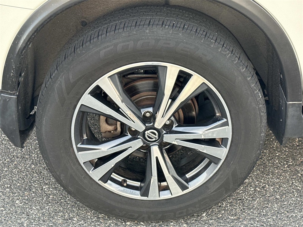 2019 Nissan Rogue SV photo 10
